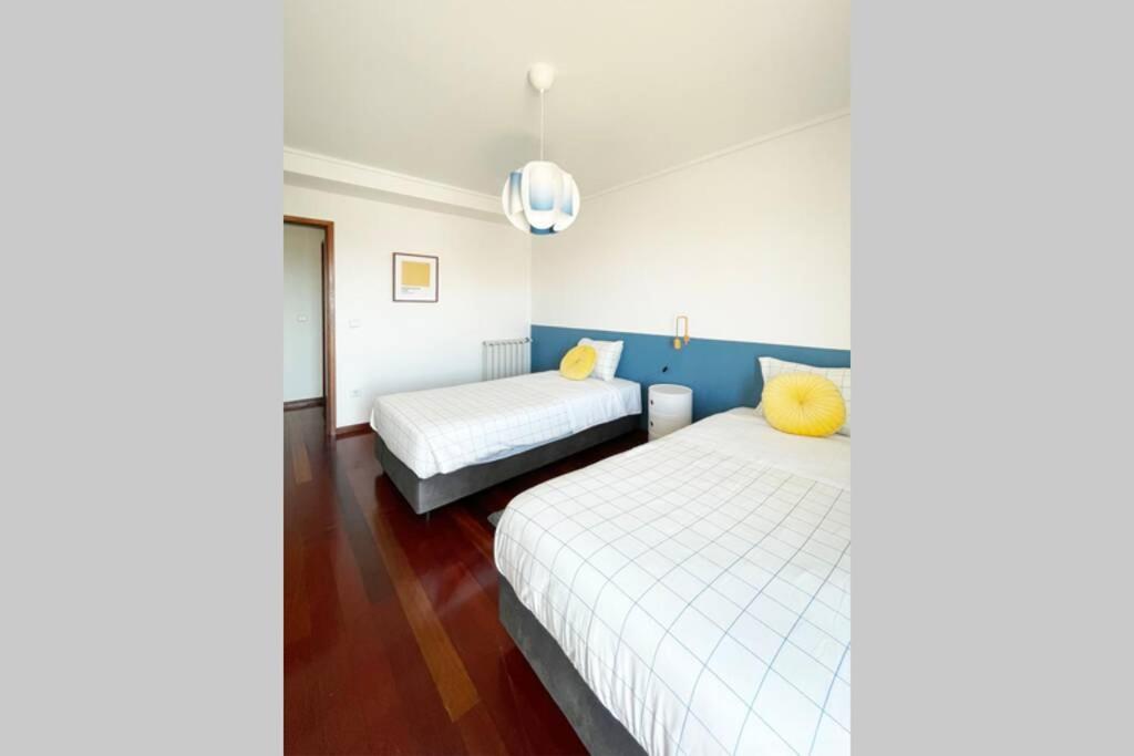 Yellow House Aveiro Smart Tv And Garage Ngoại thất bức ảnh