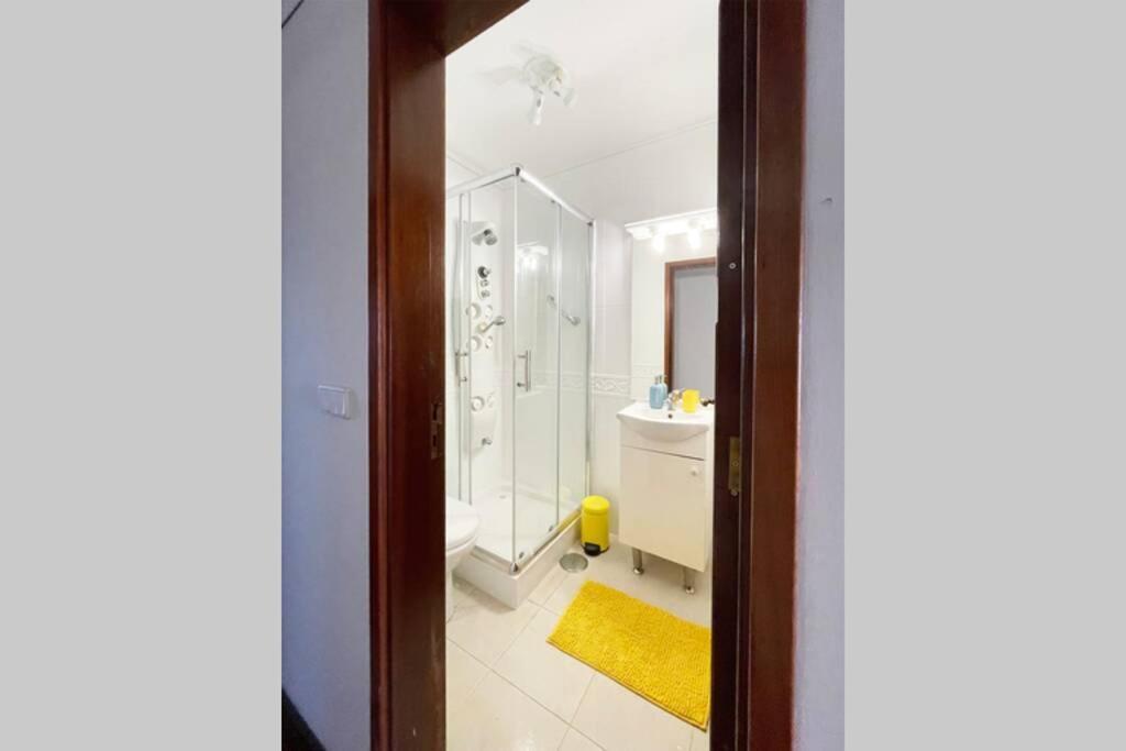 Yellow House Aveiro Smart Tv And Garage Ngoại thất bức ảnh